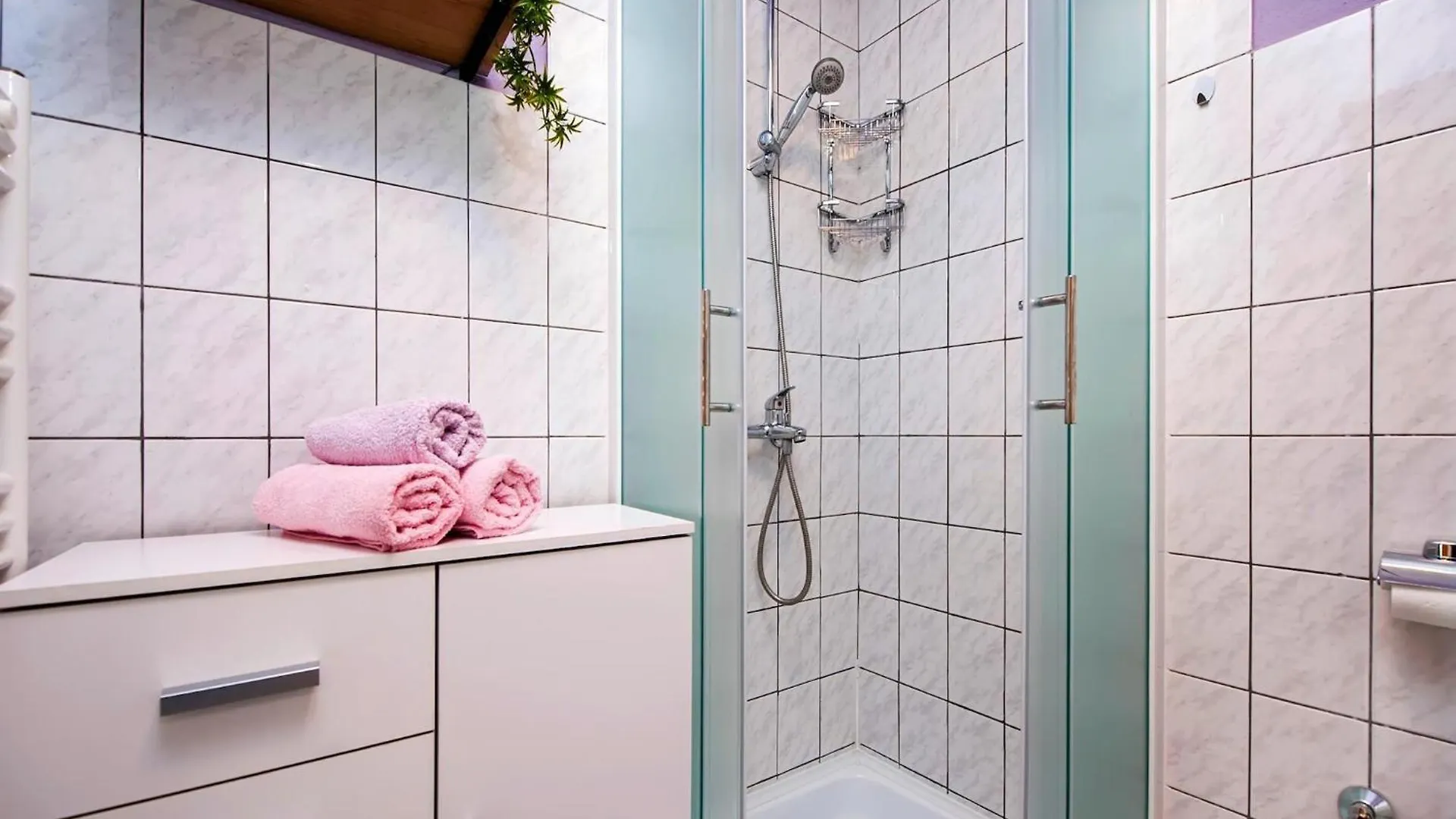 Nice Apartment Near The City Center ロヴィニ 0*,